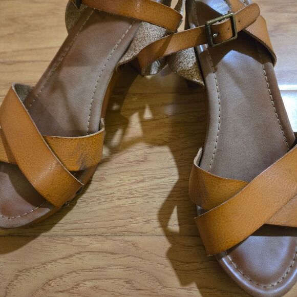 MIA Brown Heels Size 7.5 - Picture 5 of 6